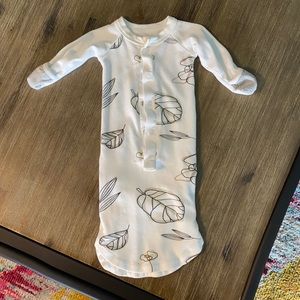 Goumi 0-3 month baby gown